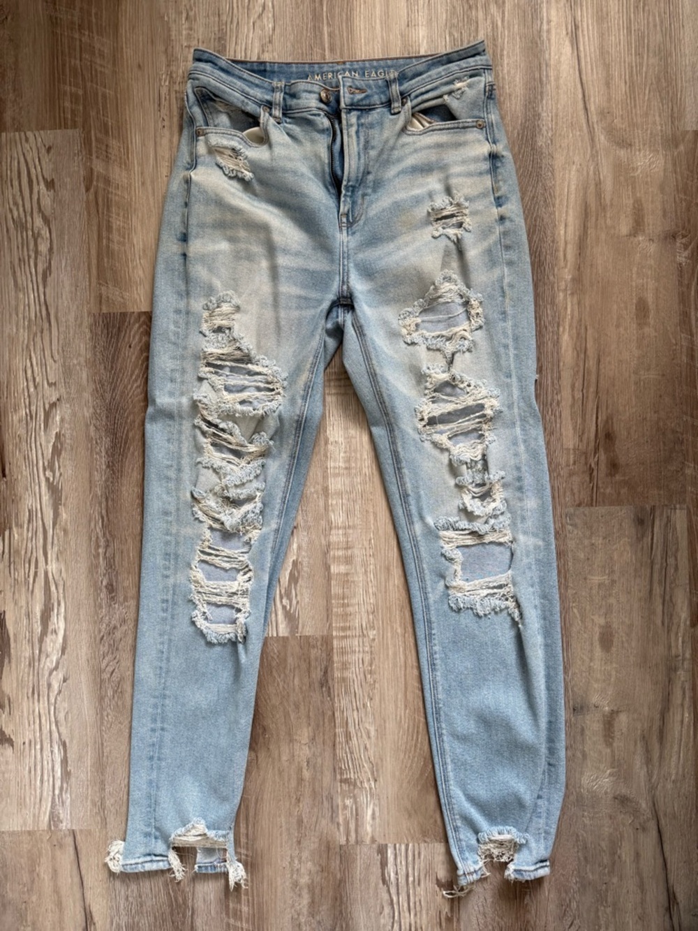 American Eagle Outfitters Light Blue Distressed Boyfriend Jeans